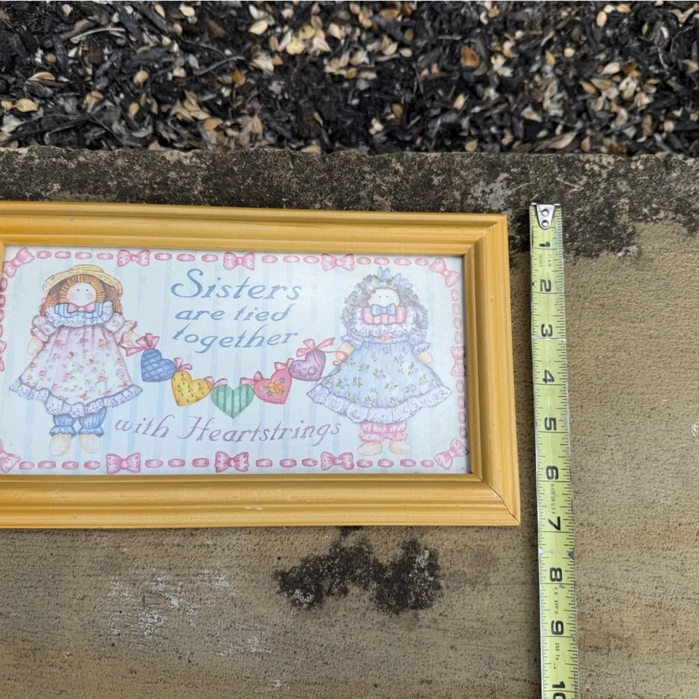 Vintage “Sisters are tied together with heartstrings” wall hanging decor